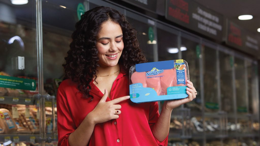 El pollo que decides comprar y poner en tu nevera tiene una historia. Esa presa deliciosa que te comes, tiene un inicio en la granja para terminar en tu mesa. ¿Por qué es importante conocerla?
Pollo Norteño