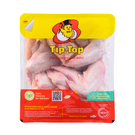 Alas de pollo en bandejas